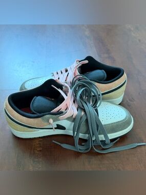 Nike Air Jordan 1 Low SE Shoes 'Flight Club'